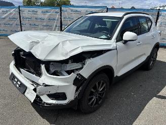 krockskadad bil auto Volvo XC40 T3 Momentum Pro 2WD 120 KW 2019/5