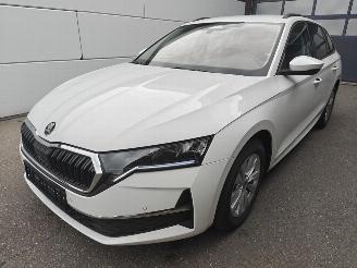 krockskadad bil auto Skoda Octavia Combi 1.5 TSI mHEV 110 kW Selection DSG 2026/4