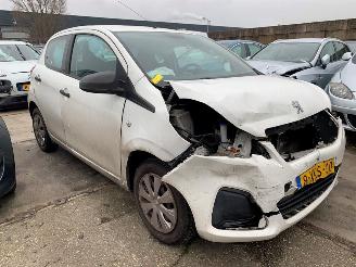 Vaurioauto  passenger cars Peugeot 108  2014/8