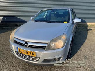 Coche siniestrado Opel Astra Astra H (L48), Hatchback 5-drs, 2004 / 2014 1.6 16V Twinport 2004/10