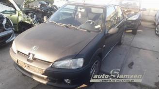 Coche siniestrado Peugeot 106 106 II, Hatchback, 1996 / 2004 1.1 XN,XR,XT,Accent 2000/1