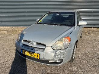 damaged passenger cars Hyundai Accent  2006/9