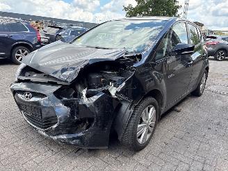 damaged passenger cars Hyundai Ix20  2011/8