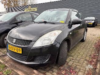 Vaurioauto  passenger cars Suzuki Swift  2013/8