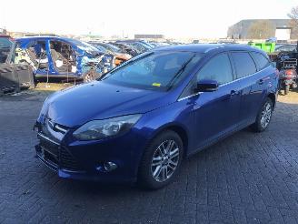 krockskadad bil auto Ford Focus  2014/8