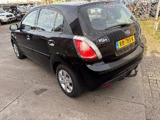 Kia Rio Rio II (DE) Hatchback 2005 / 2011 - 1.4 16V Hatchback  Benzine 1.399cc 71kW (97pk) FWD 2005-03/2011-12  G4EE picture 6