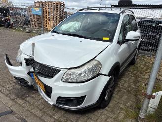 damaged passenger cars Suzuki SX4 SX4 (EY/GY) SUV 2006 - 1.6 16V 4x2 SUV  Benzine 1.590cc 88kW (120pk) FWD 2009-07 (EYA21; GYA21) M16AVVT 2011/9