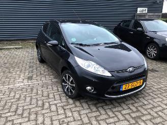 krockskadad bil auto Ford Fiesta 1.6 TDCI - Fiesta 6 (JA8) Hatchback 2008 / 2017 - 1.6 TDCi 16V 95 Hatchback  Diesel 1,560cc 70kW (95pk) FWD 2010-02/2015-12  TZJB 2011/10