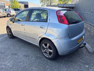 Fiat Grande Punto Grande Punto (199) Hatchback 2005 -1.2 Hatchback  Benzine 1.242cc 48kW (65pk) FWD 2005-10 (199AXA1; BXA1) 199A4000; EURO4 picture 6