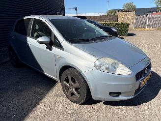 Fiat Grande Punto Grande Punto (199) Hatchback 2005 -1.2 Hatchback  Benzine 1.242cc 48kW (65pk) FWD 2005-10 (199AXA1; BXA1) 199A4000; EURO4 picture 3