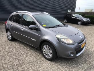 skadebil auto Renault Clio  2011/1
