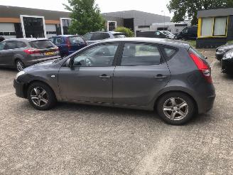 Hyundai I-30  picture 2