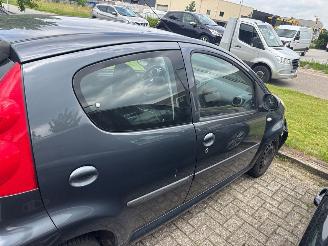 Peugeot 107  picture 10