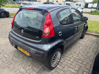 Peugeot 107  picture 9