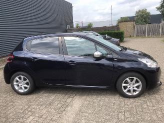Peugeot 208  picture 7