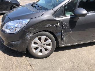 skadebil auto Opel Meriva  2011/4
