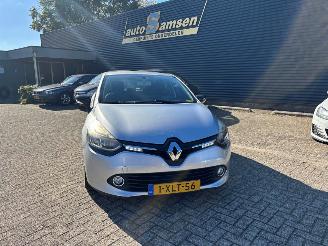 krockskadad bil auto Renault Clio  2014/2