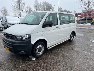 krockskadad bil bedrijf Volkswagen Transporter 2.0 TDI 103KW KOMBI PKW BRIEF 8P AUTOM. KLIMA 2015/6
