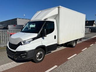 skadebil bedrijf Iveco Daily 35C14 2.3d  KOFFER LAADKLEP LBW KLIMA EURO6 2020/10