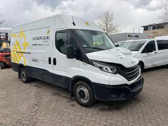 danneggiata veicoli commerciali Iveco Daily 35S14 2.3D 100KW L2H2 AIRCO KLIMA 53000KM 2023/11