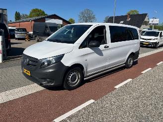 Schadeauto Mercedes Vito TOURER 116 CDI 120KW LANG AUT. PKW BRIEF 8P KLIMA 2019/1