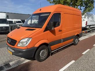 skadebil bedrijf Mercedes Sprinter 310 CDI  LAADKLEP LADEBORDWAND 2010/11
