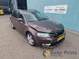 Dezmembrări autoturisme Skoda Octavia Octavia Combi (5EAC), Combi 5-drs, 2012 / 2020 1.6 TDI Greenline 16V 2014/10
