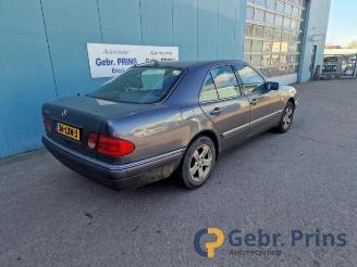Mercedes E-klasse E (W210), Sedan, 1995 / 2002 3.2 E-320 24V picture 2