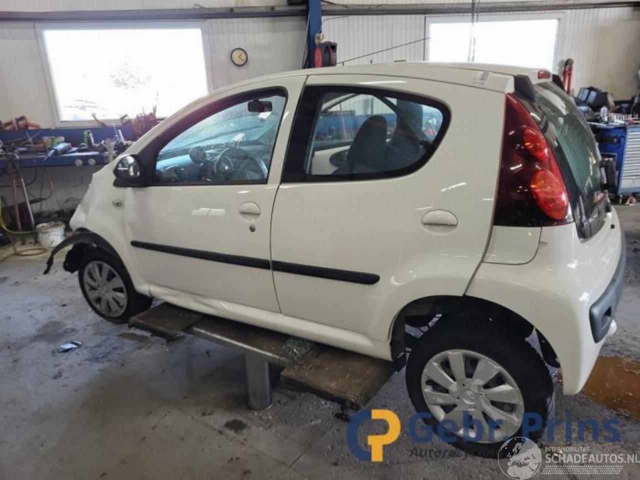 Peugeot 107 107, Hatchback, 2005 / 2014 1.0 12V