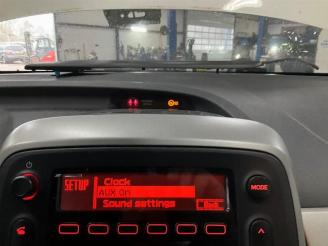 Peugeot 108 108, Hatchback, 2014 1.0 12V picture 9