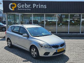 Coche accidentado Kia Cee d 1.4 16V Combi/o  Benzine 1.396cc 66kW (90pk) FWD 2011/4