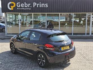 skadebil auto Peugeot 208 1.2 Vti 12V PureTech 82 Hatchback  Benzine 1.199cc 60kW (82pk) FWD 2016/5