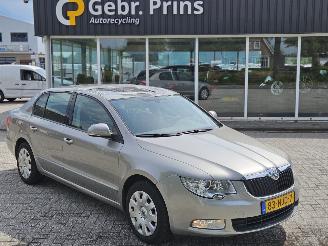 skadebil auto Skoda Superb 1.4 TSI 16V Hatchback  Benzine 1.390cc 92kW (125pk) FWD 2010/9