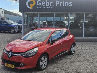 Unfallwagen Renault Clio 1.5 Energy dCi 90 FAP Hatchback 4Dr Diesel 1.461cc 66kW (90pk) FWD 2015/1