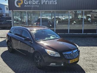 Damaged car Opel Insignia SPORTS TOURER SW 1.4 Turbo 16V Ecotec Combi/o  Benzine 1.364cc 103kW (140pk) FWD 2011/10