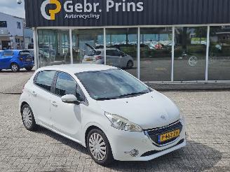 Coche accidentado Peugeot 208 1.4 16V Hatchback  Benzine 1.397cc 70kW (95pk) FWD 2012/8