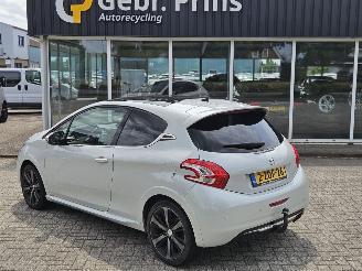 Unfallwagen Peugeot 208 1.6 16V THP 155 Hatchback  Benzine 1.598cc 115kW (156pk) FWD 2014/12
