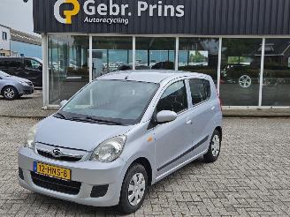 skadebil auto Daihatsu Cuore 1.0 12V DVVT Hatchback  Benzine 998cc 51kW (69pk) FWD 2009/1