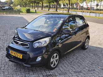 Kia Picanto 1.2 16V Hatchback  Benzine 1.248cc 63kW (86pk) FWD picture 3