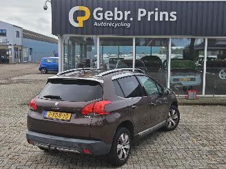 krockskadad bil auto Peugeot 2008 1.2 Vti 12V PureTech 82 MPV  Benzine 1.199cc 60kW (82pk) FWD 2014/6