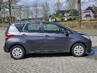 Subaru Trezia 1.33 16V Dual VVT-I MPV  Benzine 1.329cc 73kW (99pk) FWD picture 3