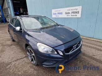 Vrakbiler auto Volvo V-60 V60 I (FW/GW), Combi, 2010 / 2018 1.6 T3 16V 2012/6