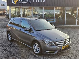Avarii autoturisme Mercedes B-klasse 1.6 B-180 BlueEFFICIENCY Turbo 16V Hatchback  Benzine 1.595cc 90kW (122pk) FWD 2012/5