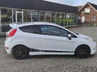 Ford Fiesta 1.6 16V Ti Hatchback pops and bangs Benzine 1.596cc 99kW (135pk) FWD picture 2