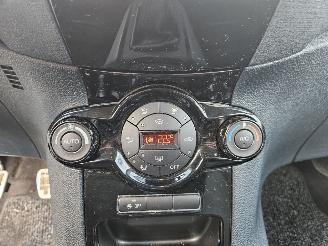 Ford Fiesta 1.6 16V Ti Hatchback pops and bangs Benzine 1.596cc 99kW (135pk) FWD picture 12