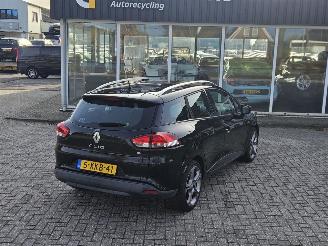 uszkodzony samochody osobowe Renault Clio 1.5 Energy dCi 90 FAP Combi/o 4Dr Diesel 1.461cc 66kW (90pk) FWD 2014/8