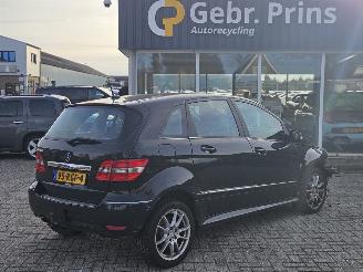 skadebil auto Mercedes B-klasse 1.5 B-160 16V Hatchback  Benzine 1.498cc 70kW (95pk) FWD 2011/5