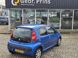 Voiture accidenté Peugeot 107 1.0 12V Hatchback  Benzine 998cc 50kW (68pk) FWD 2011/7