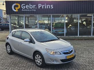 krockskadad bil auto Opel Astra 1.7 CDTi 16V 110 Hatchback 4Dr Diesel 1.686cc 81kW (110pk) FWD 2011/9