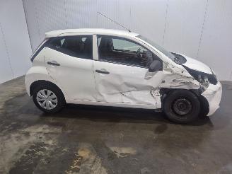 Toyota Aygo 1.0 12V VVT-i Hatchback  Benzine 998cc 51kW (69pk) FWD picture 3
